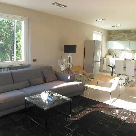 Apartment Fronte Lago